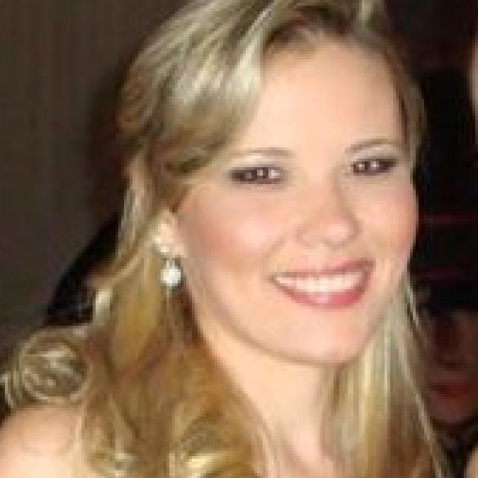 Dra. Evanda Ferreira