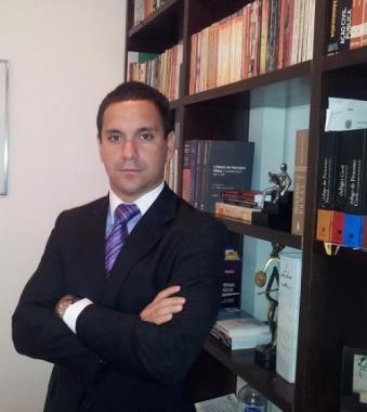 Dr. Marcos Sola