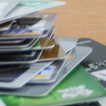 Você sabe o quanto paga de juros pagando o mínimo do cartão?