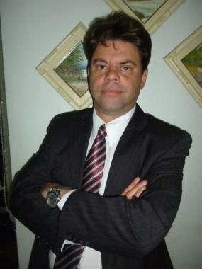 Dr. Márcio André de Oliveira