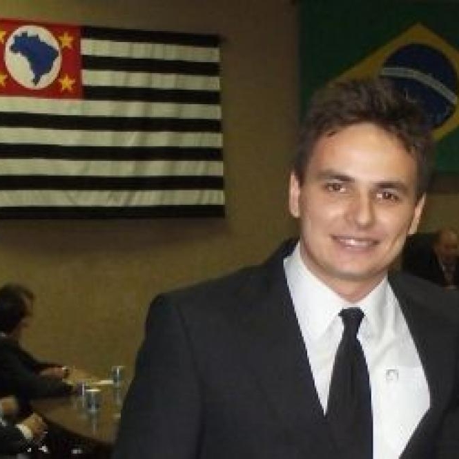 Dr. Ricardo V. Ferreira Pinto